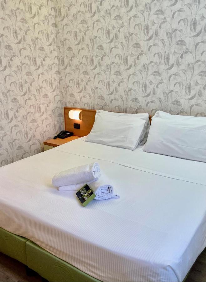 Hotel Embassy Pero Luaran gambar