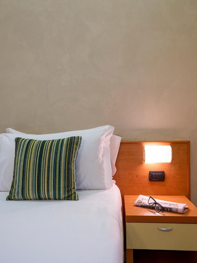 Hotel Embassy Pero Luaran gambar