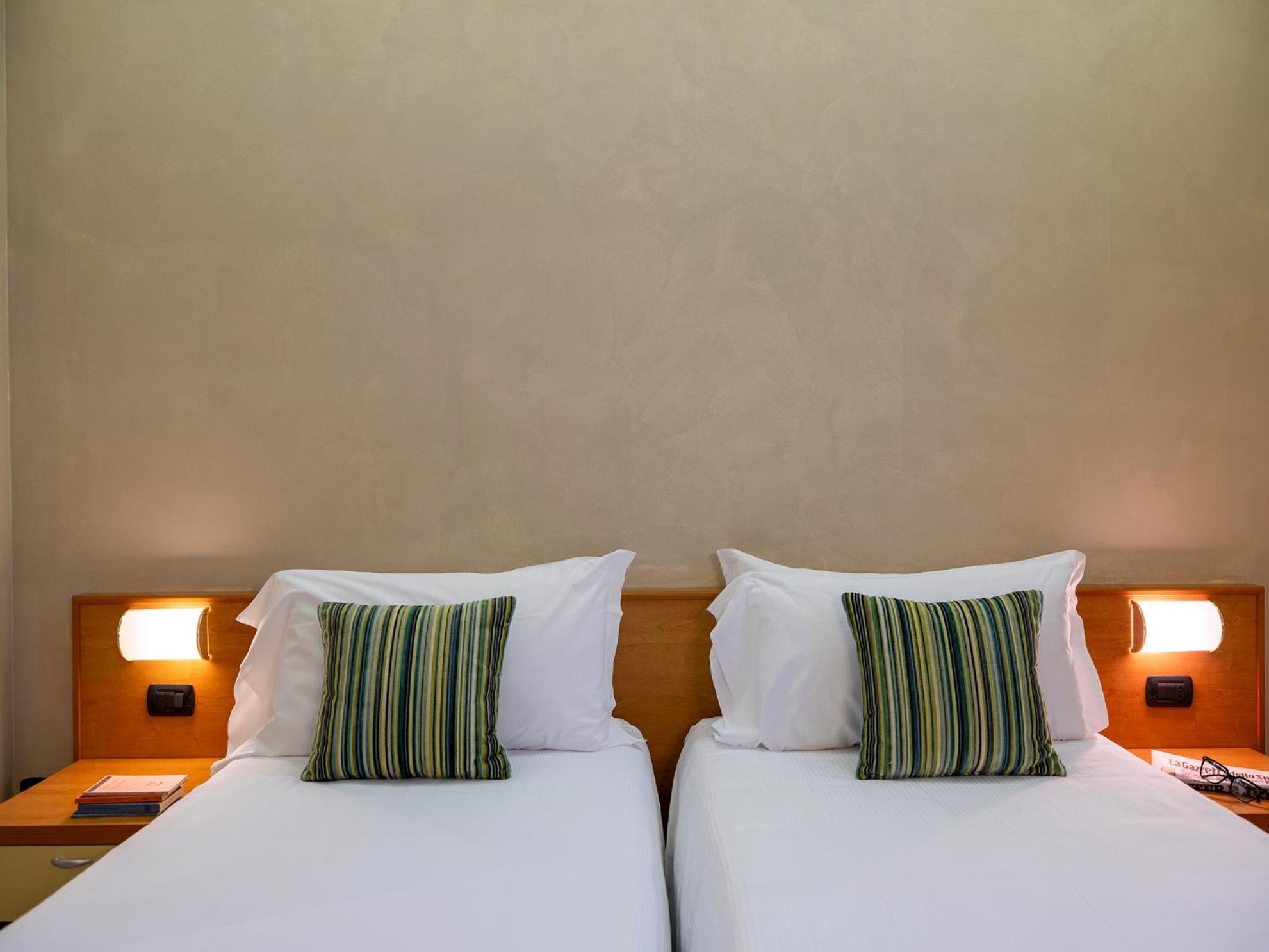 Hotel Embassy Pero Luaran gambar