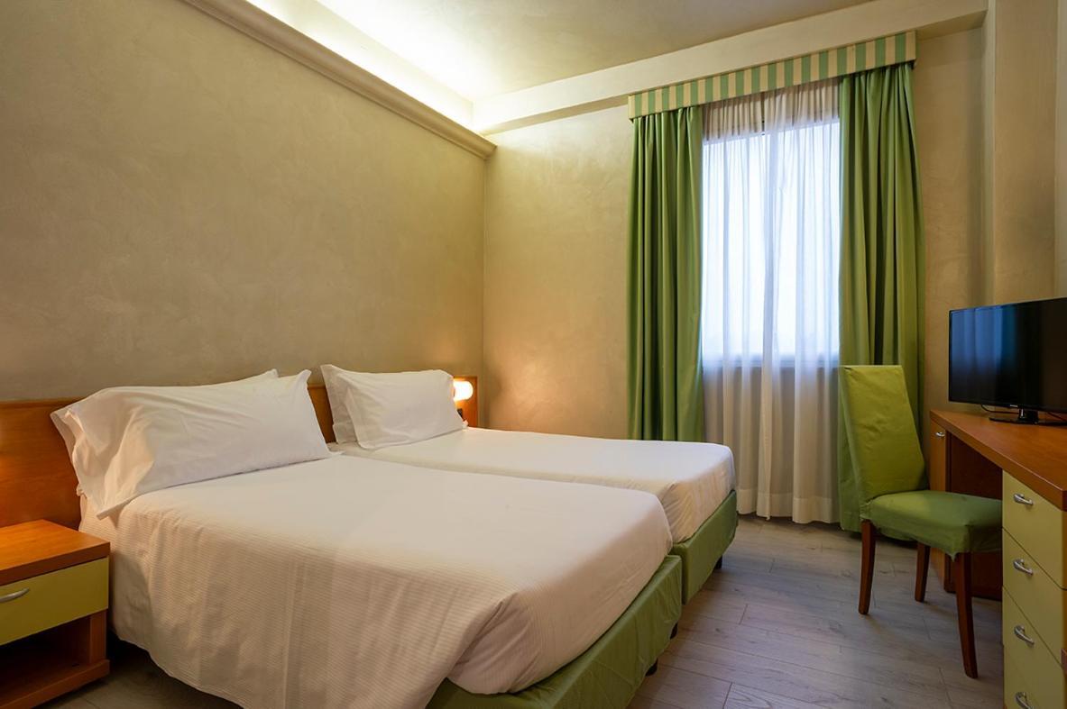 Hotel Embassy Pero Luaran gambar