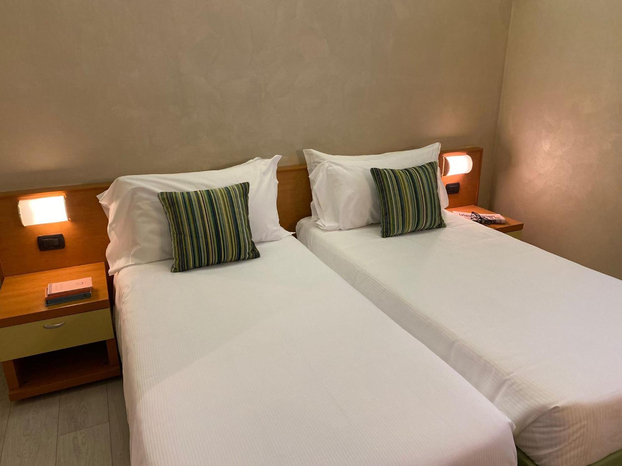 Hotel Embassy Pero Luaran gambar