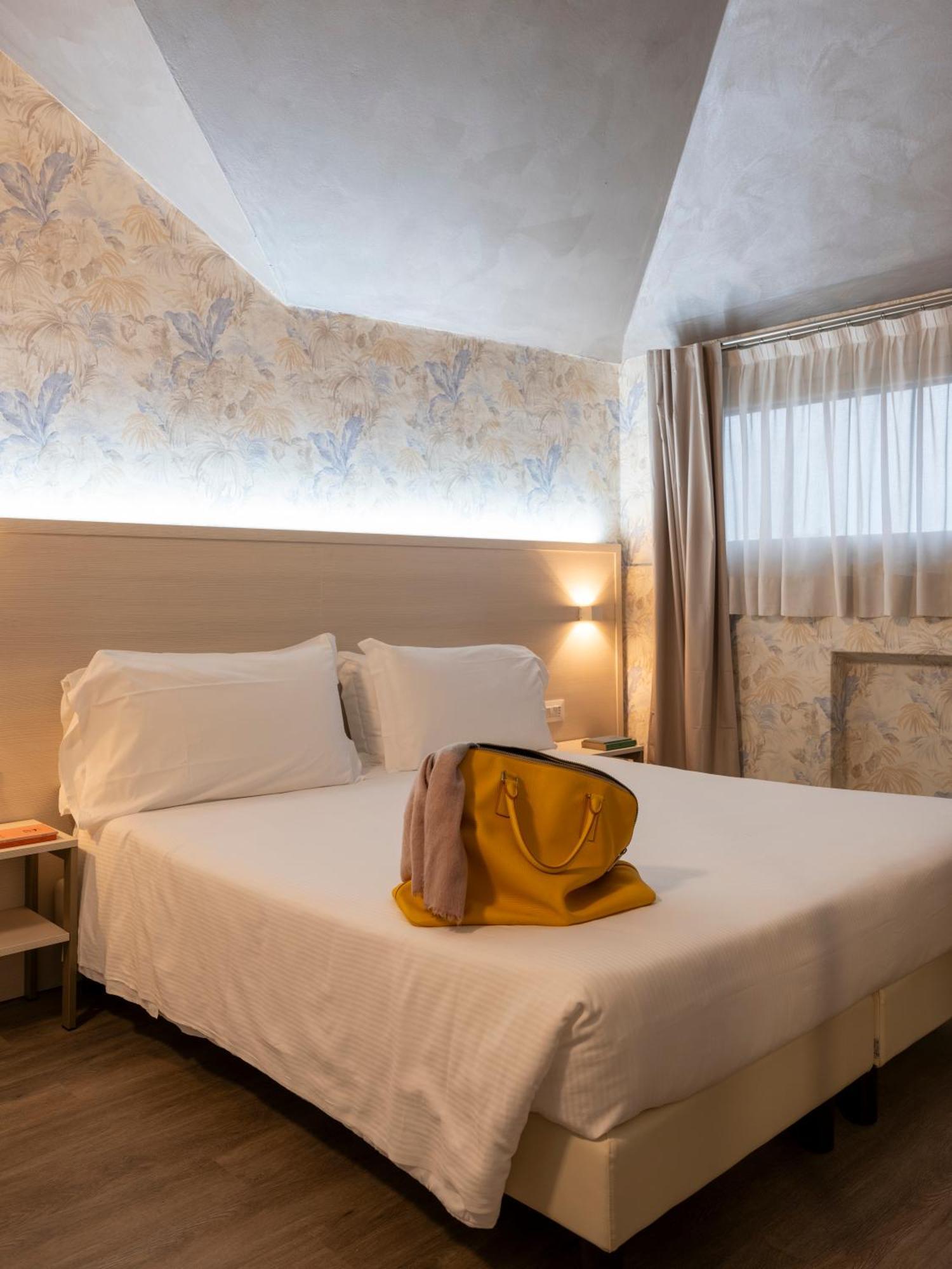 Hotel Embassy Pero Luaran gambar